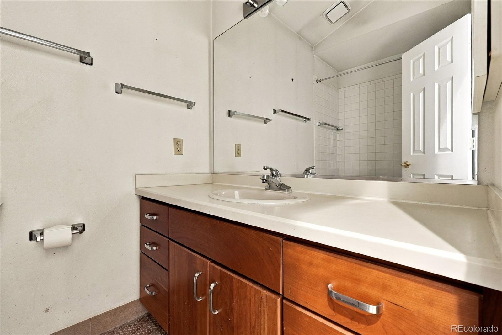 MLS Image #21 for 2650 s pennsylvania street,denver, Colorado