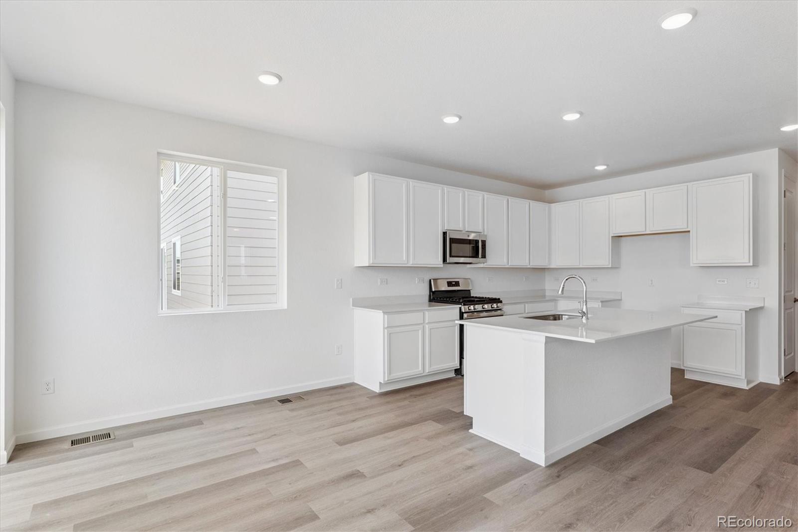 MLS Image #5 for 4615  sugar beet street,johnstown, Colorado