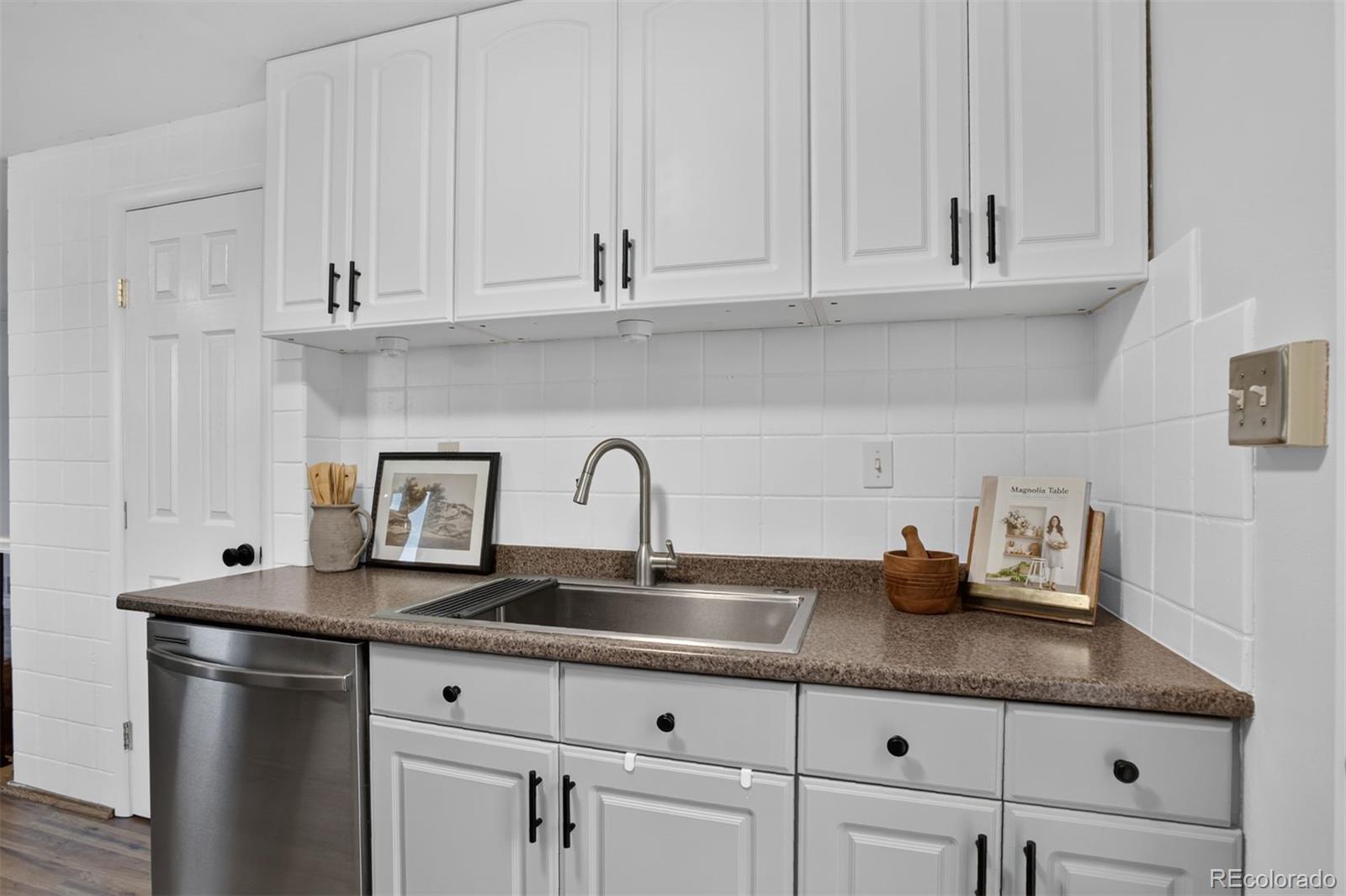 MLS Image #8 for 3900 s inca street,englewood, Colorado