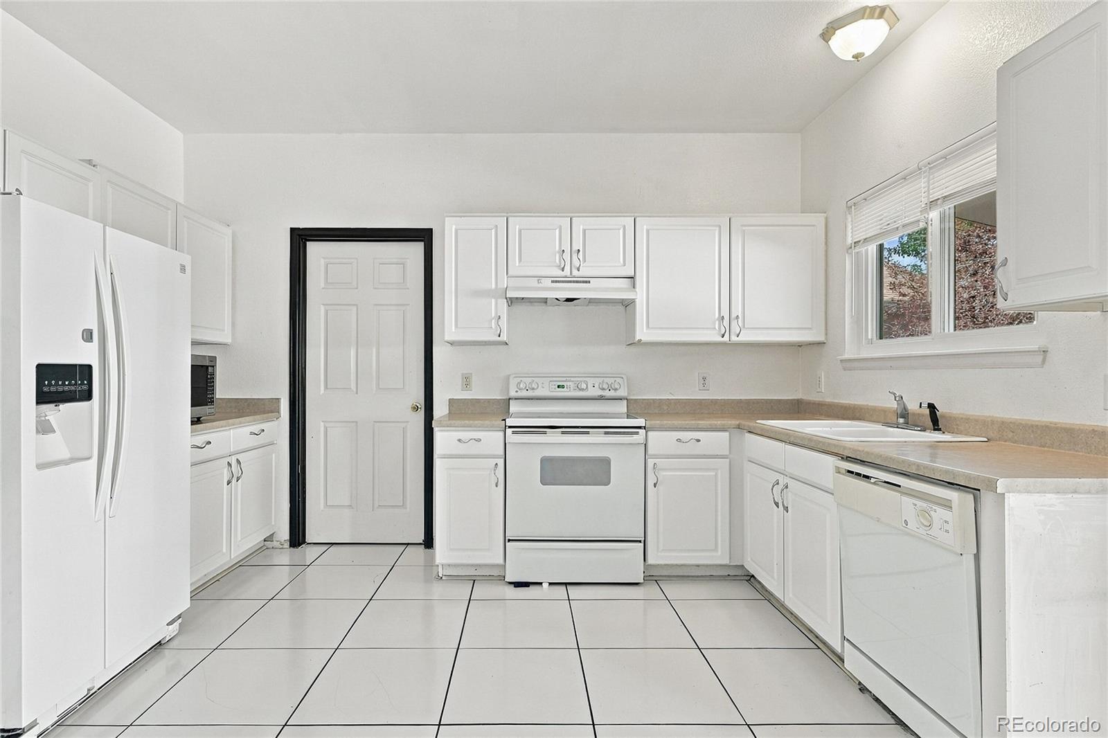MLS Image #10 for 10987  eagle creek parkway,commerce city, Colorado