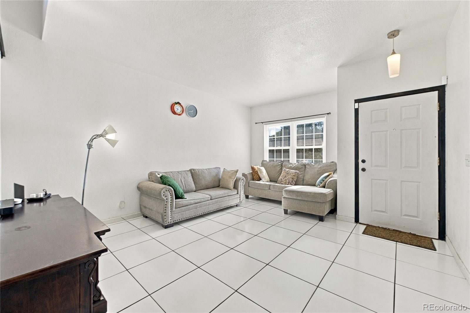 MLS Image #3 for 10987  eagle creek parkway,commerce city, Colorado