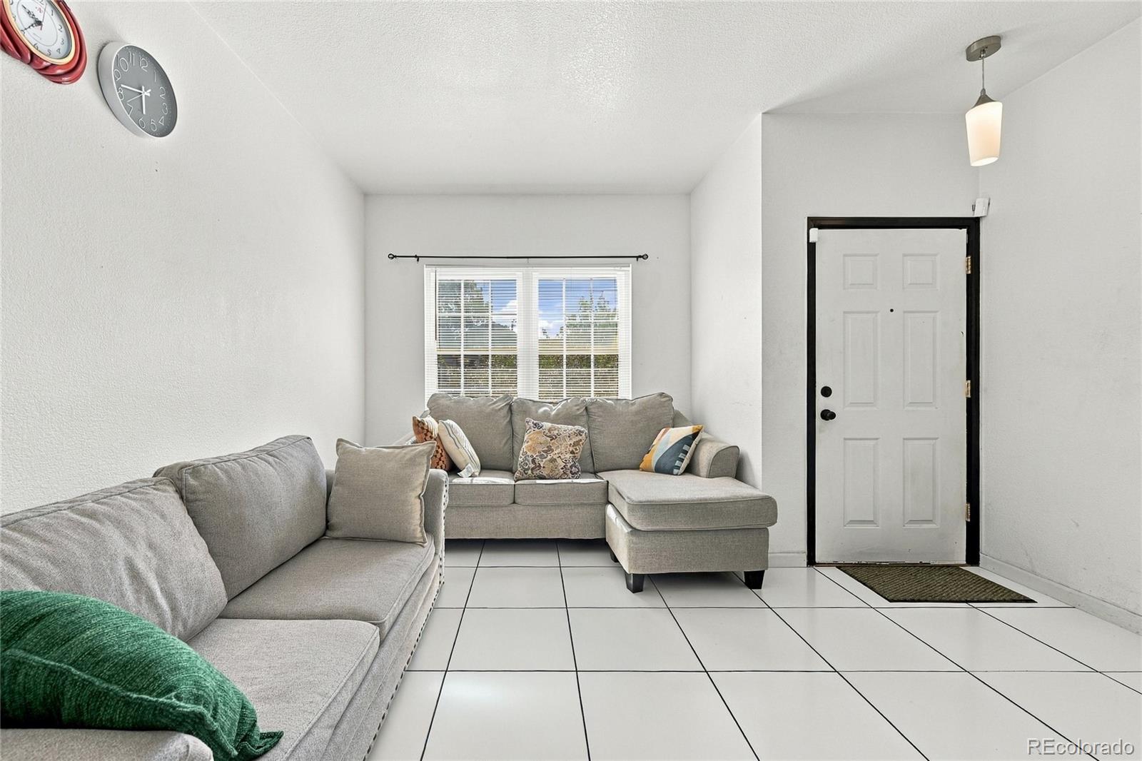 MLS Image #4 for 10987  eagle creek parkway,commerce city, Colorado