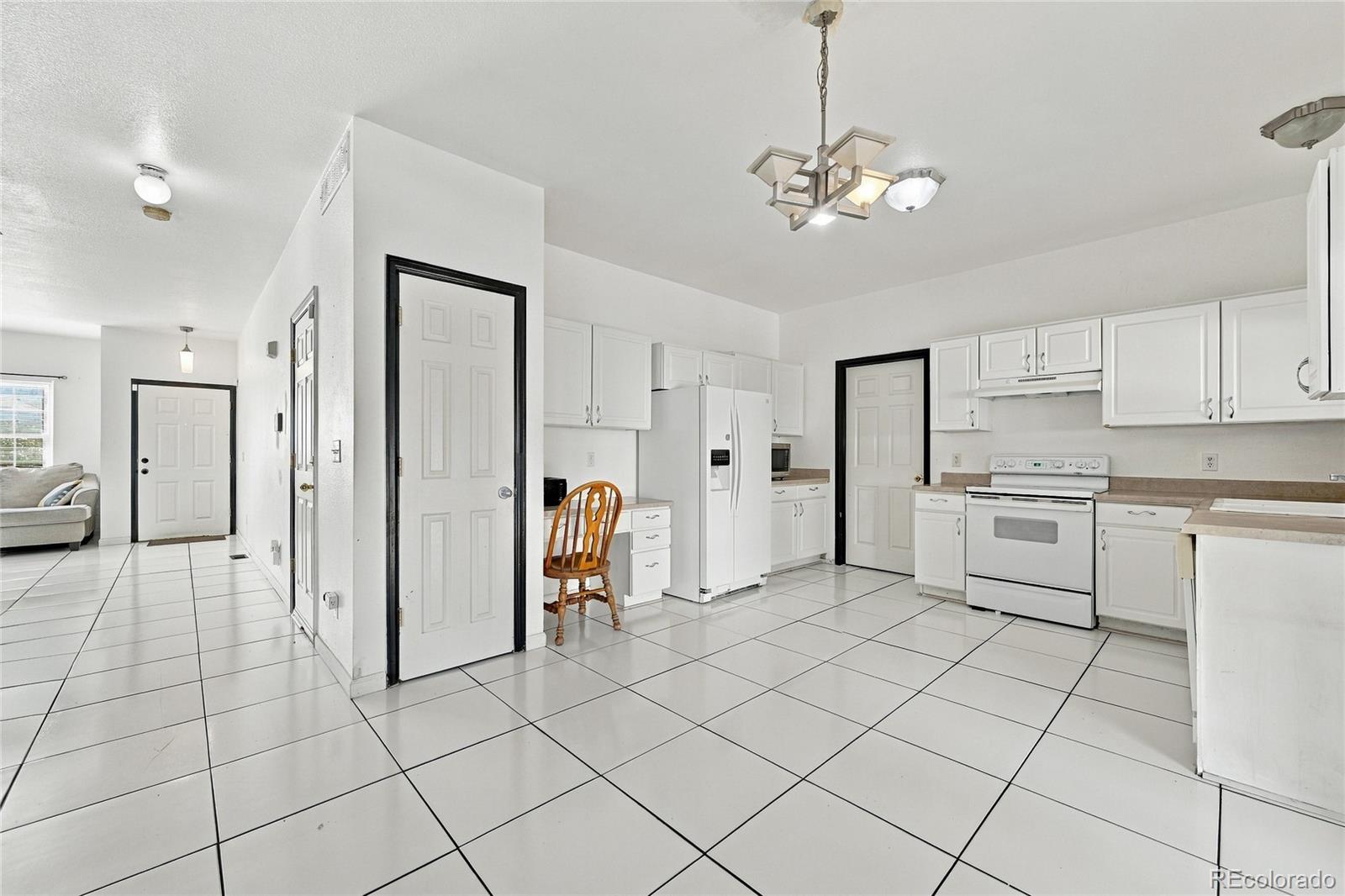 MLS Image #9 for 10987  eagle creek parkway,commerce city, Colorado