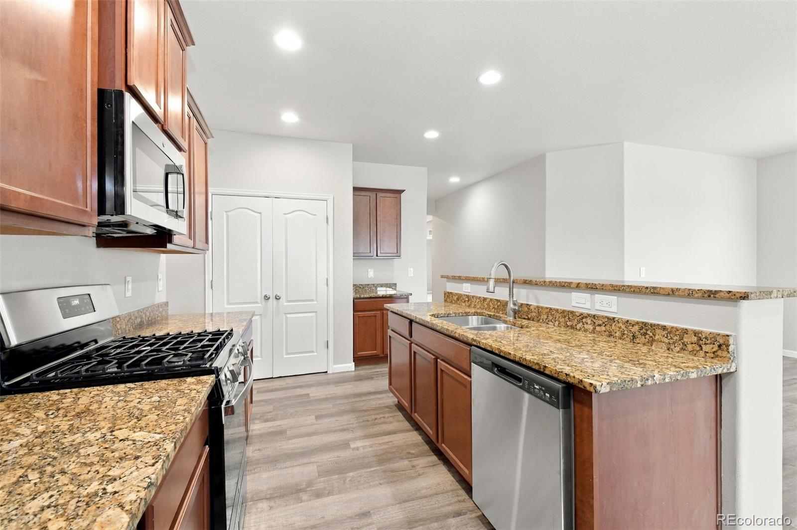 MLS Image #5 for 9548  dahlia lane,thornton, Colorado