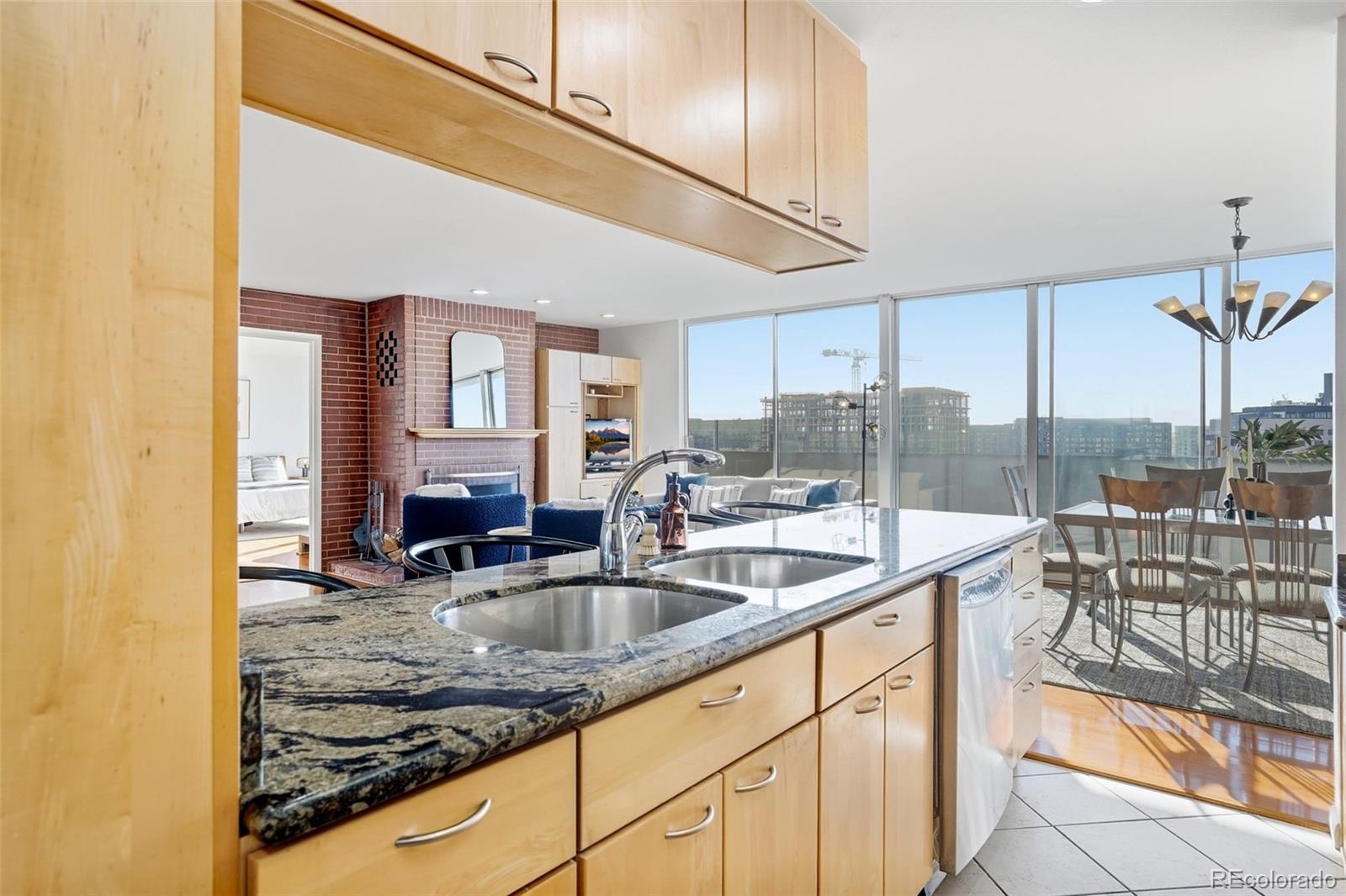 MLS Image #14 for 909 n logan street a,denver, Colorado