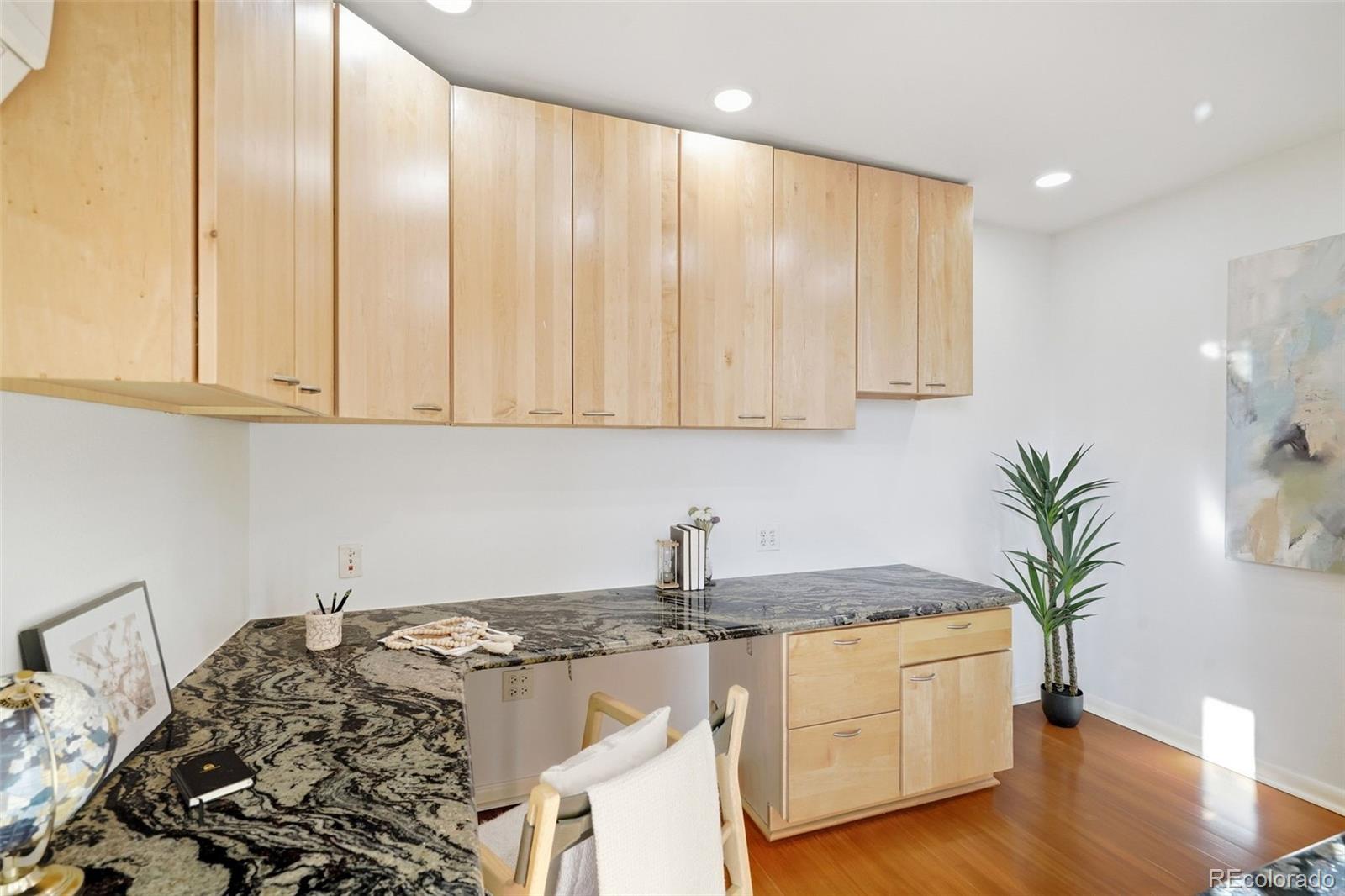 MLS Image #24 for 909 n logan street a,denver, Colorado
