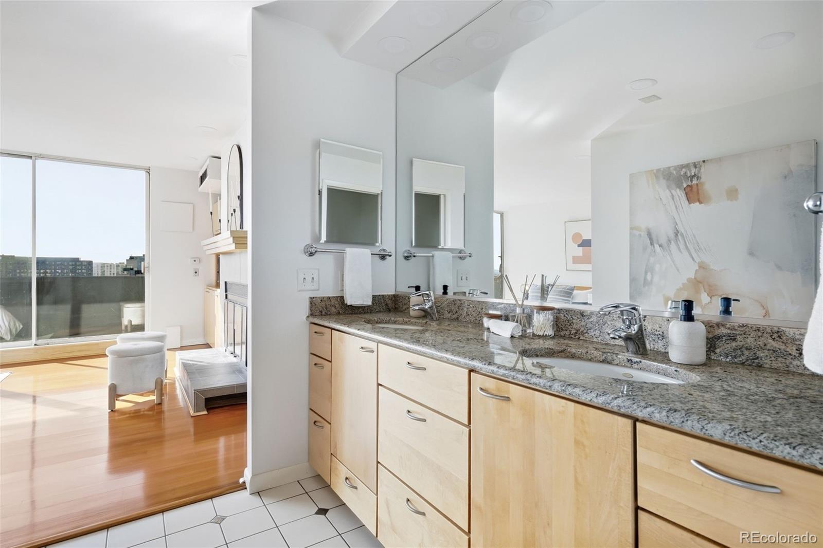 MLS Image #31 for 909 n logan street a,denver, Colorado