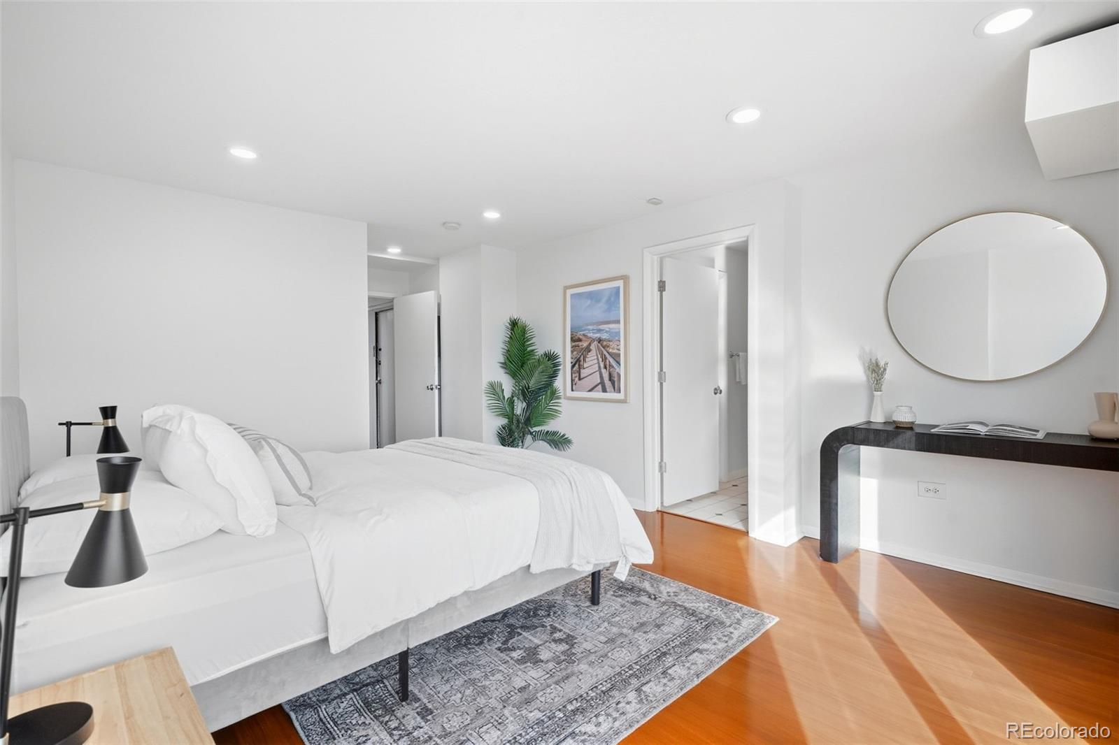 MLS Image #37 for 909 n logan street a,denver, Colorado