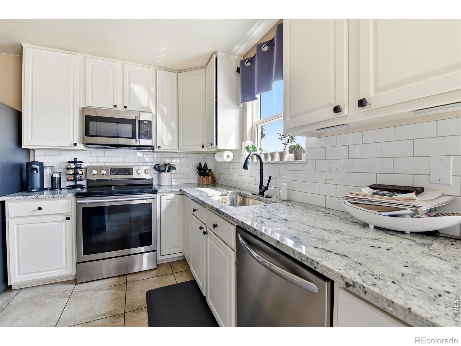 MLS Image #6 for 23662 e mississippi circle,aurora, Colorado