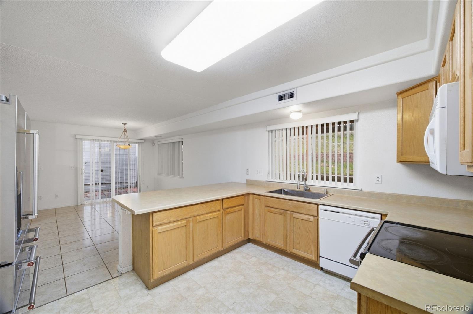 MLS Image #3 for 21136 e 40th place,denver, Colorado