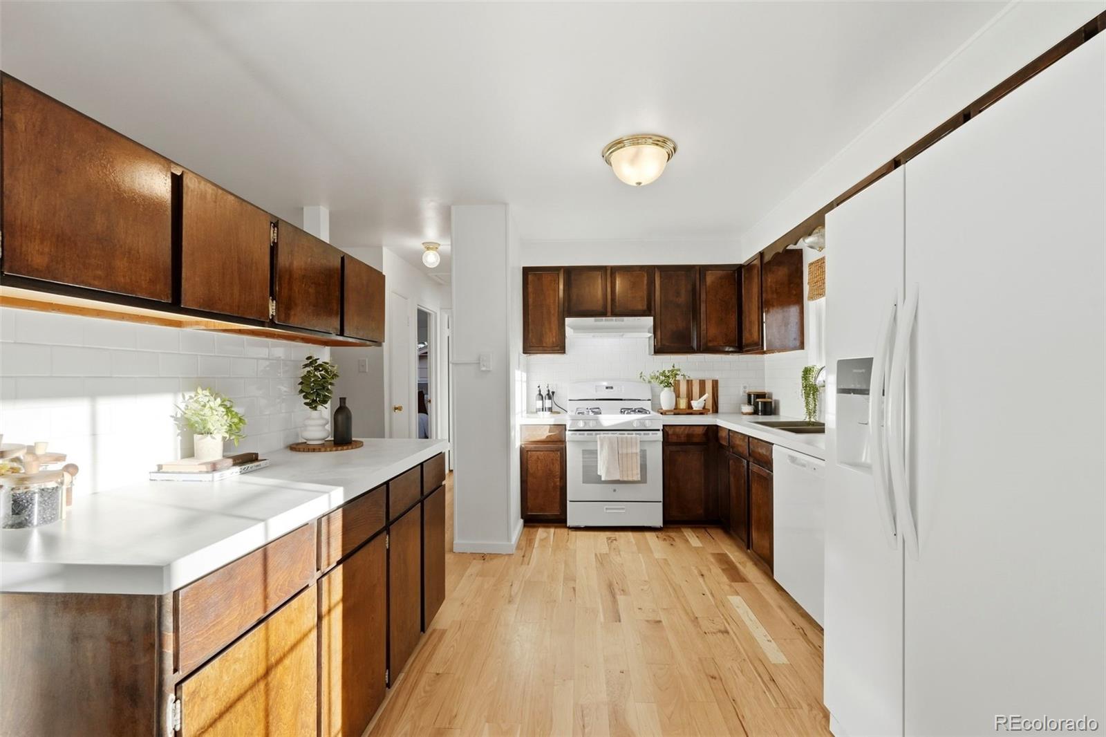 MLS Image #11 for 391 s tucson way,aurora, Colorado