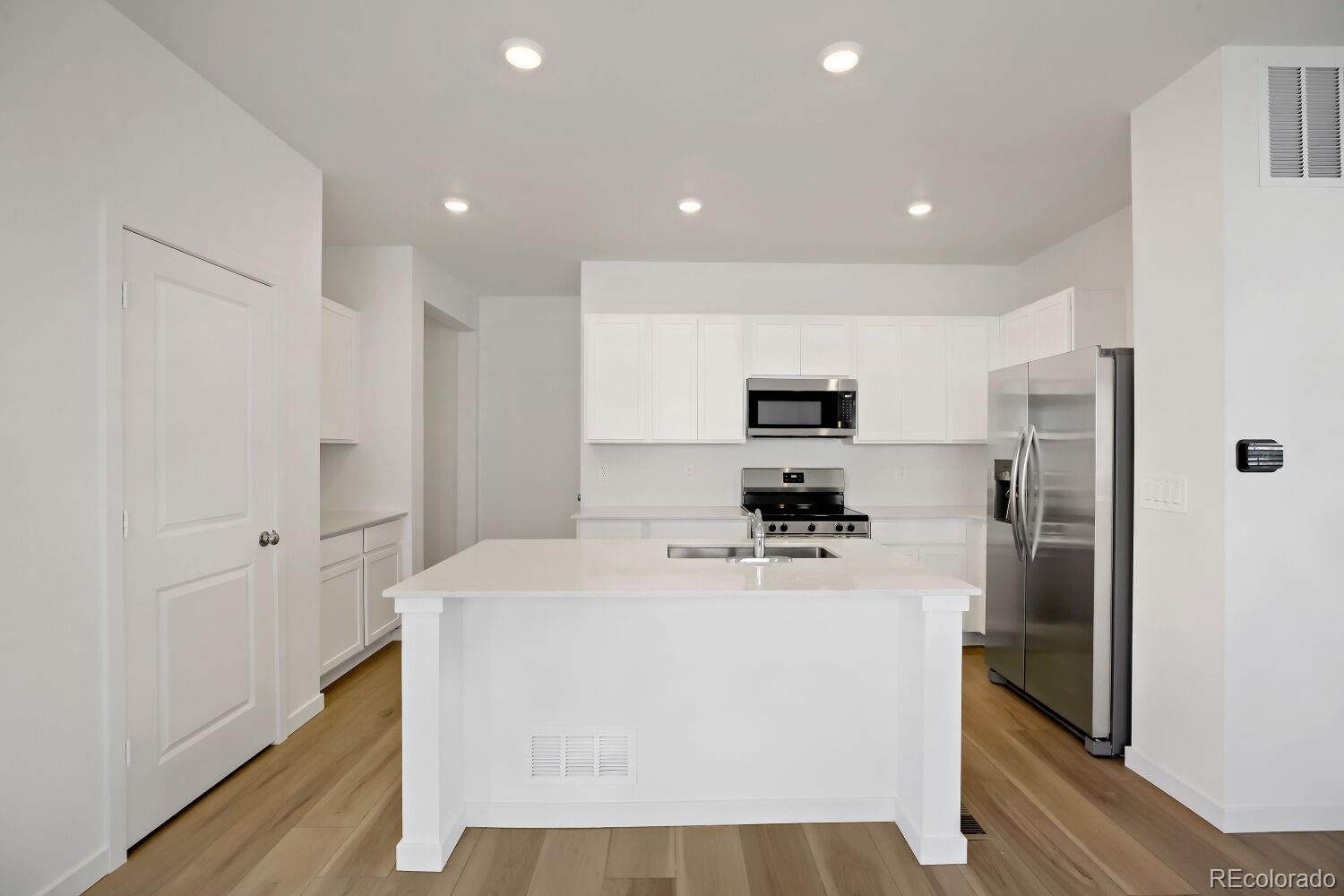 MLS Image #3 for 15224  clayton street,thornton, Colorado