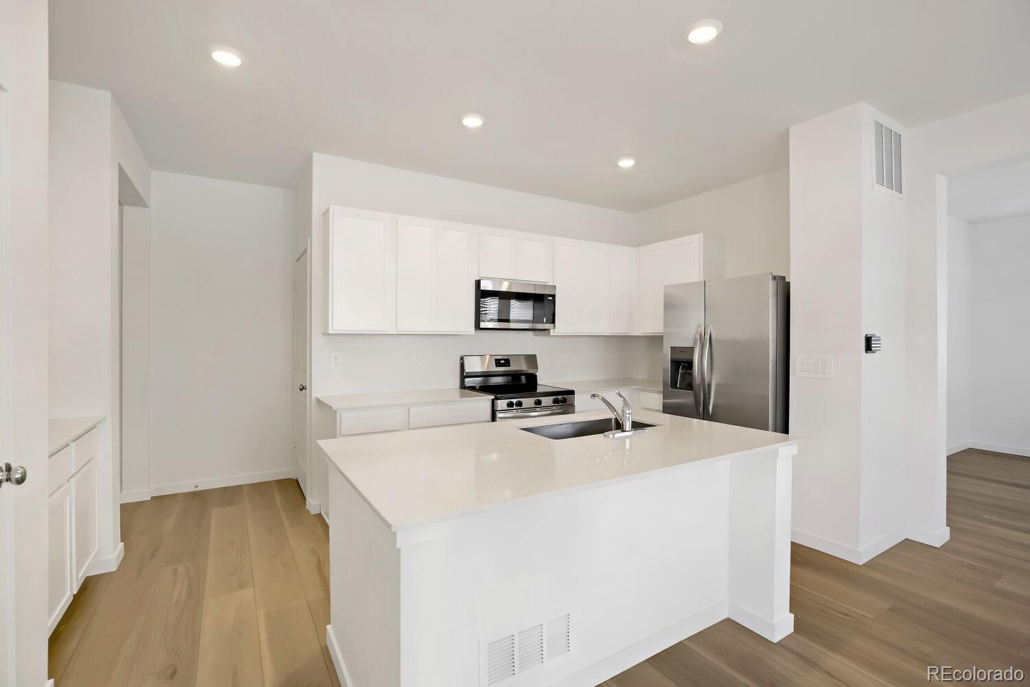 MLS Image #4 for 15224  clayton street,thornton, Colorado