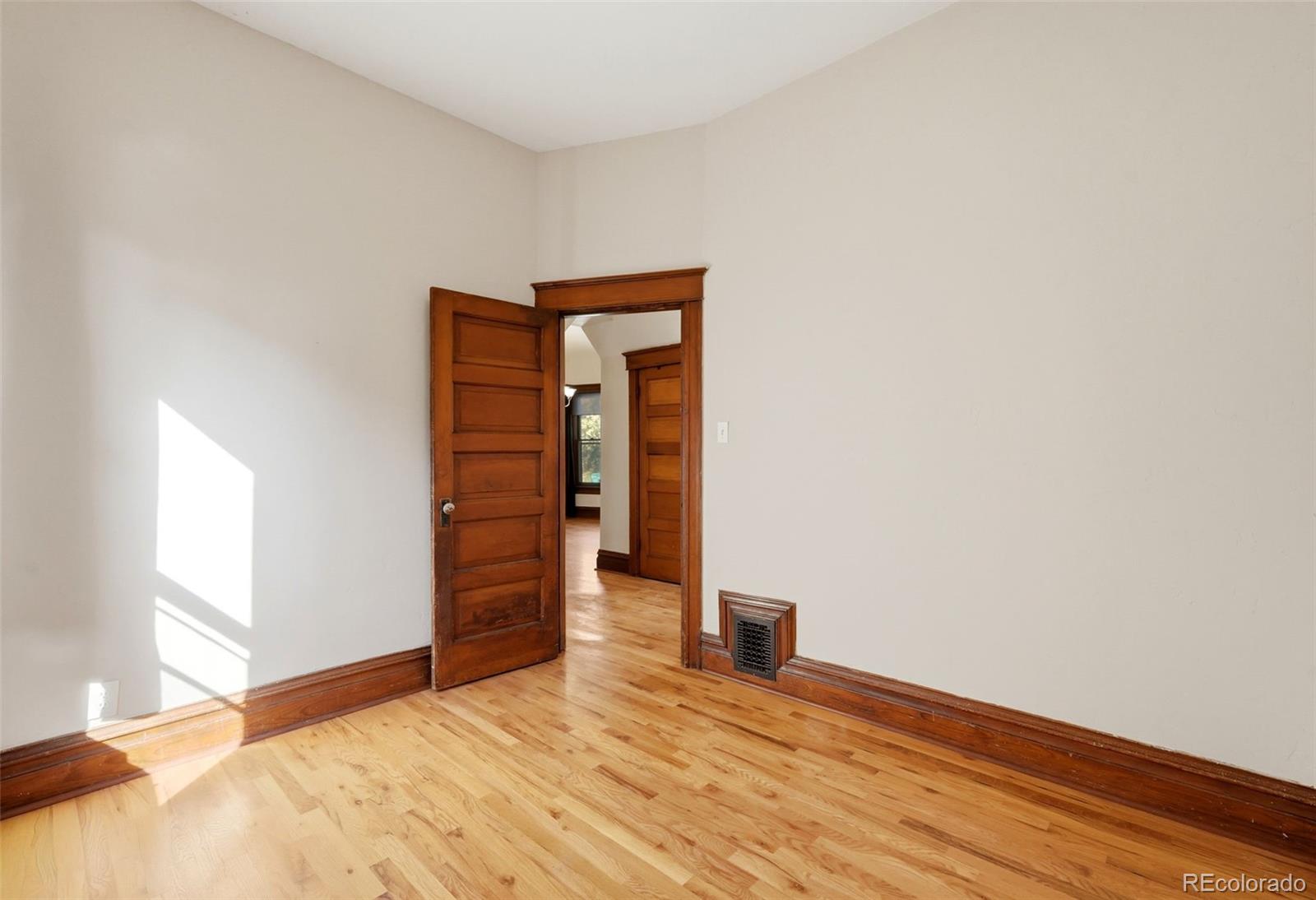 MLS Image #23 for 400 s sherman street,denver, Colorado