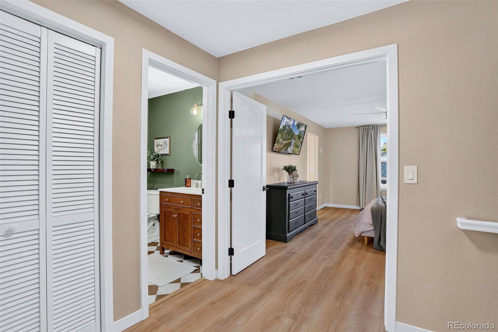MLS Image #16 for 7048 s flower court,littleton, Colorado