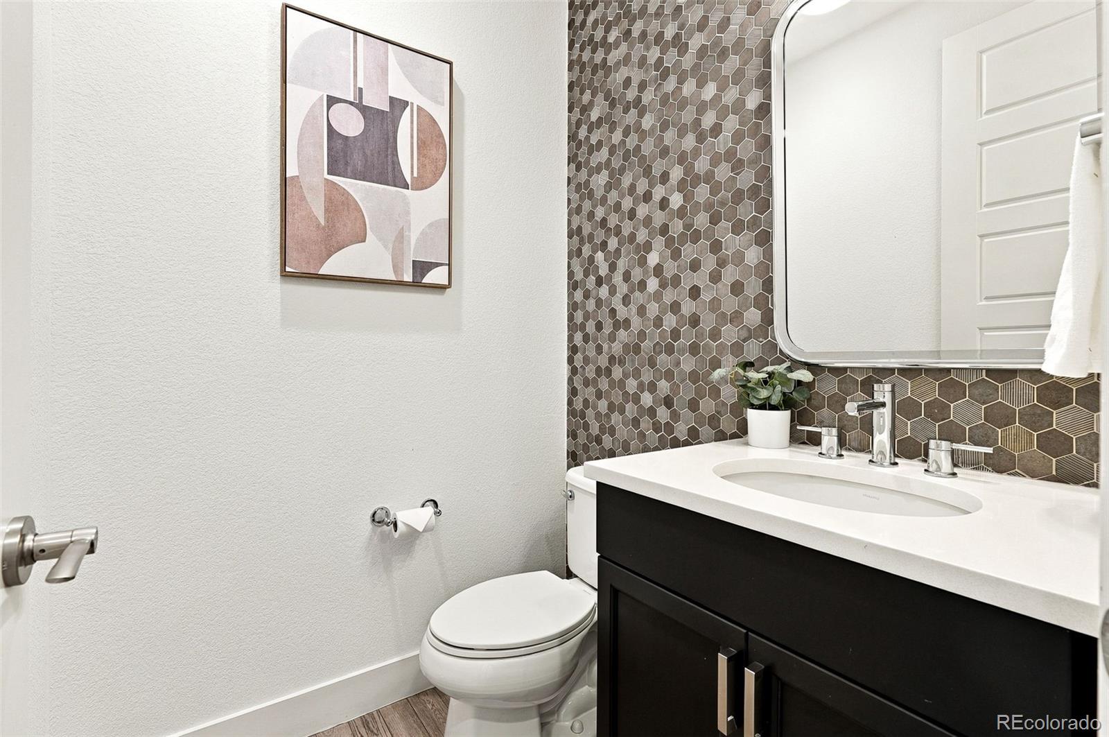 MLS Image #14 for 27 s oneida court,denver, Colorado