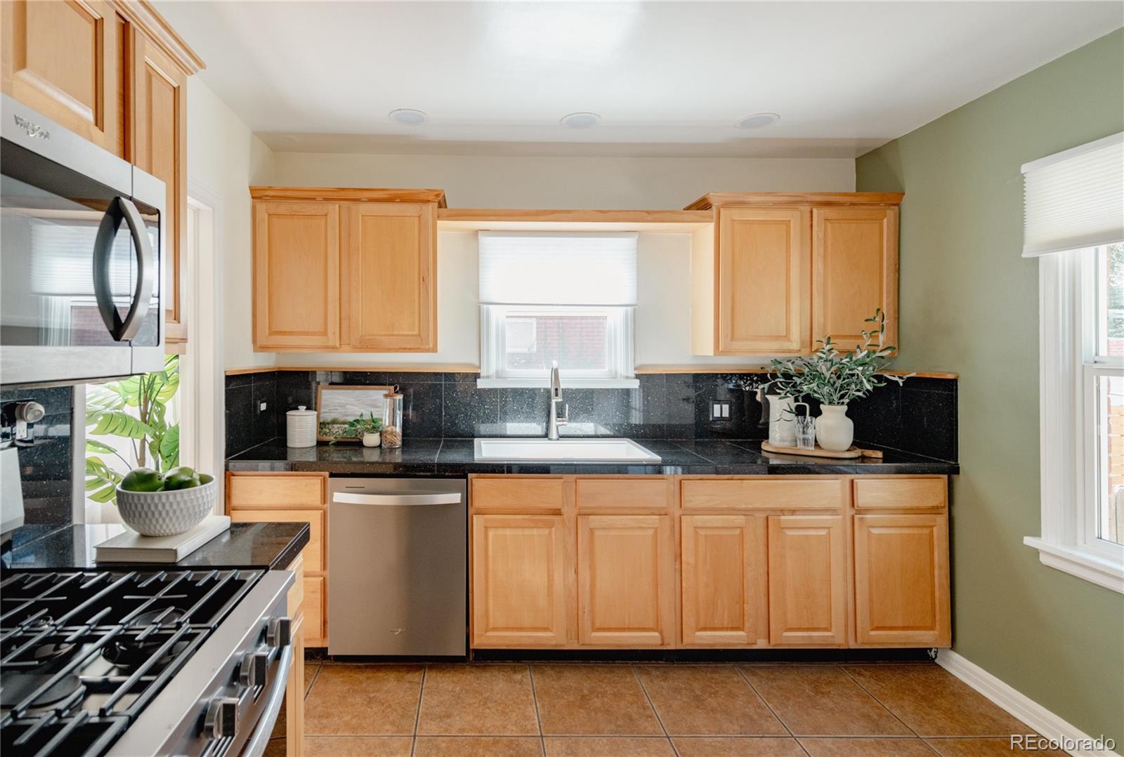 MLS Image #11 for 1409  wolff street,denver, Colorado
