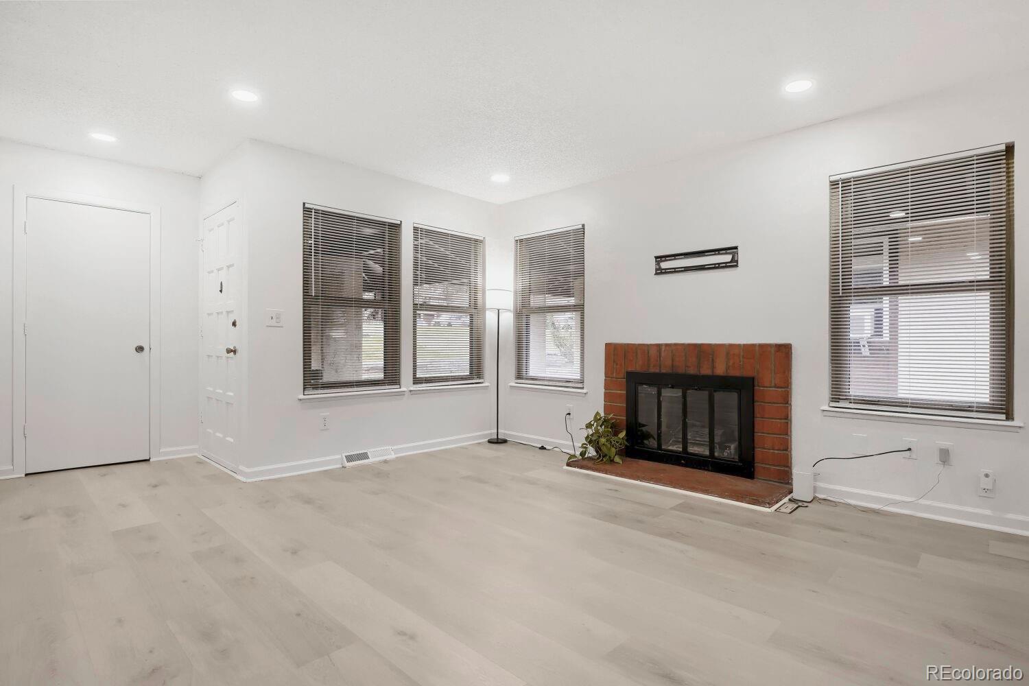 MLS Image #2 for 3812 s fraser street,aurora, Colorado