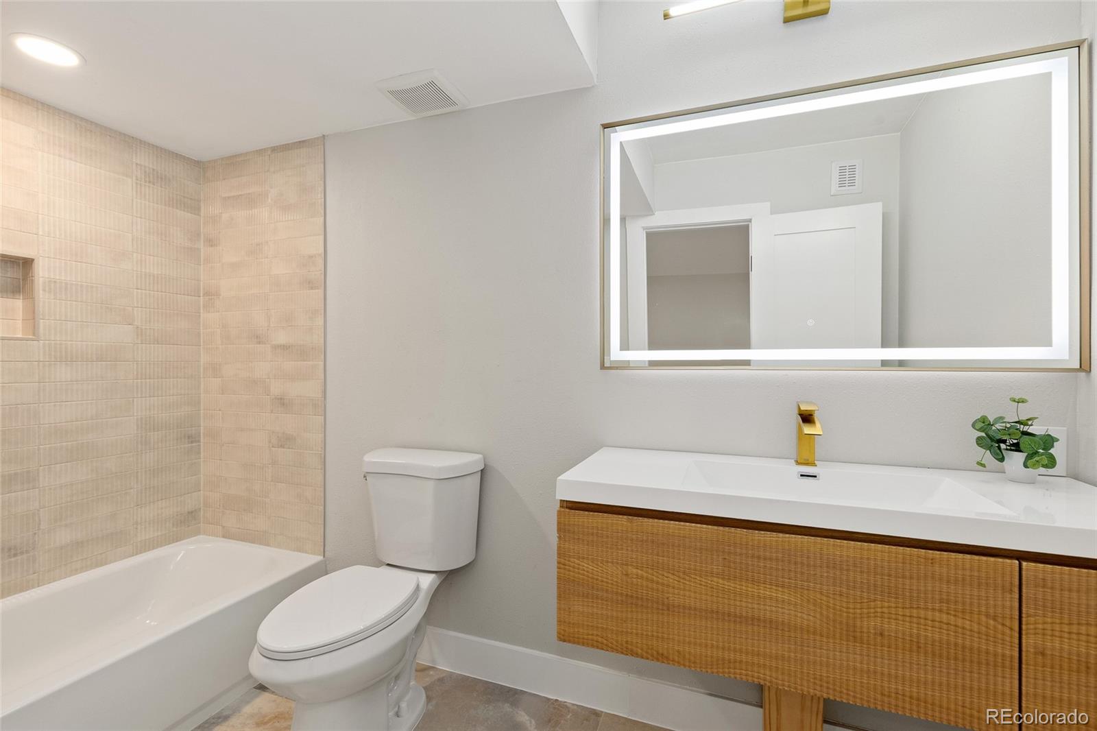 MLS Image #26 for 4505 s yosemite street,denver, Colorado