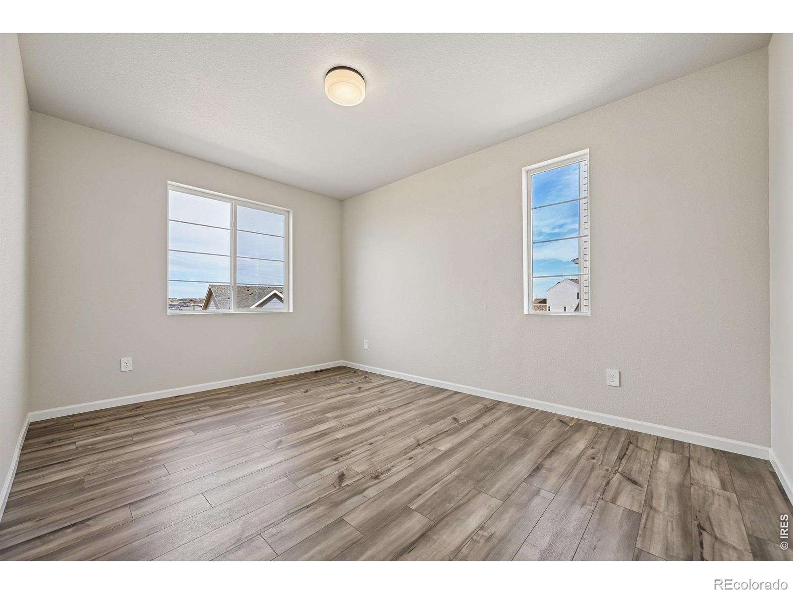 MLS Image #4 for 24377 e river front drive,aurora, Colorado