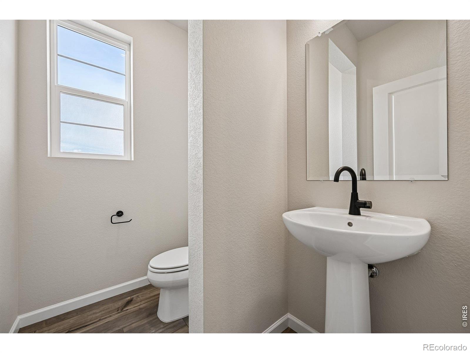 MLS Image #5 for 24377 e river front drive,aurora, Colorado