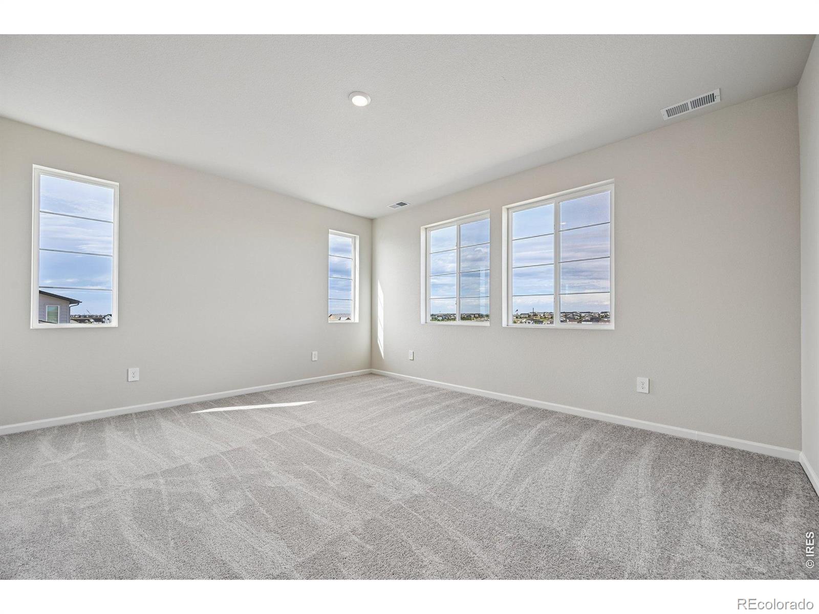 MLS Image #6 for 24377 e river front drive,aurora, Colorado