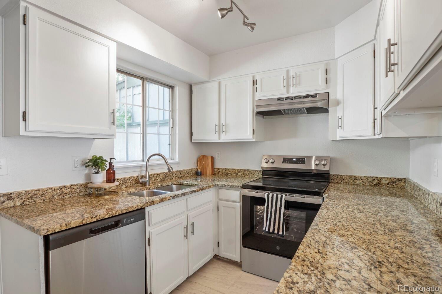 MLS Image #7 for 12063 e hoye drive ,aurora, Colorado