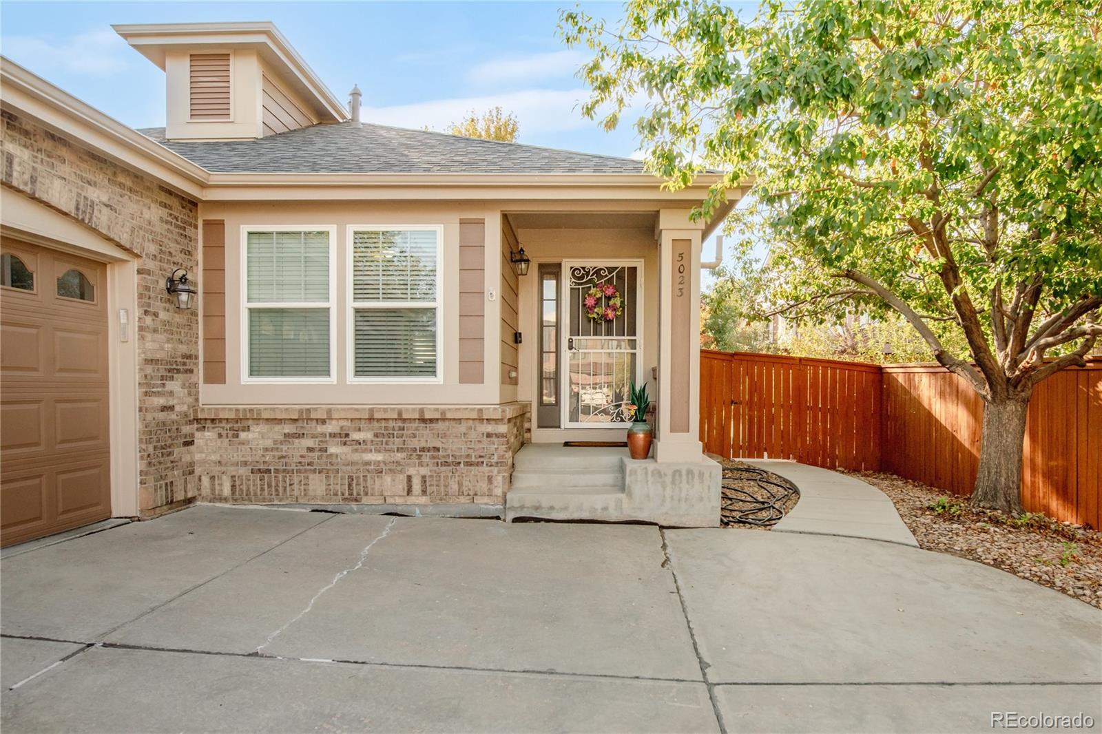 MLS Image #2 for 5023 s eaton park way,aurora, Colorado