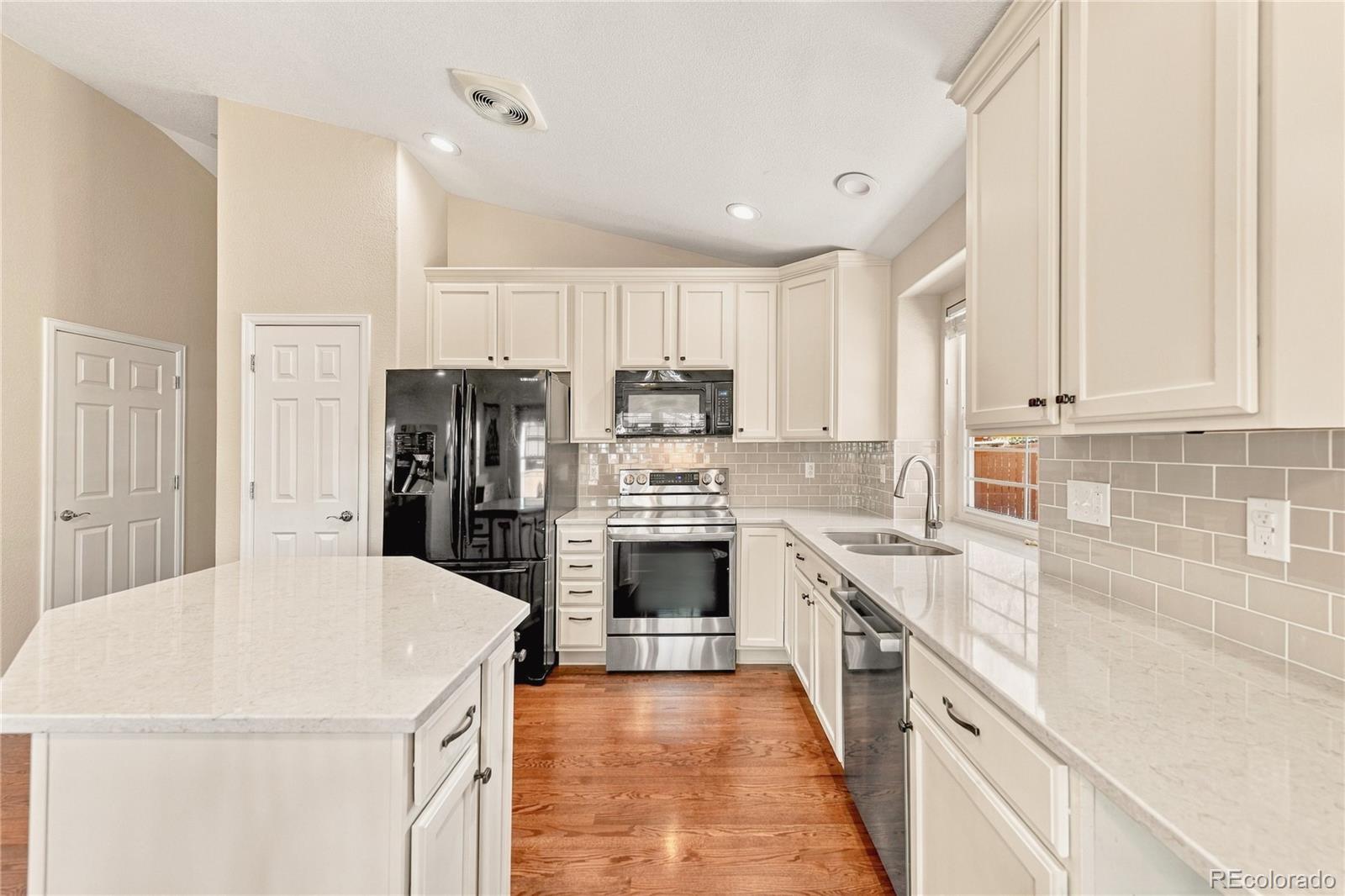 MLS Image #9 for 5023 s eaton park way,aurora, Colorado