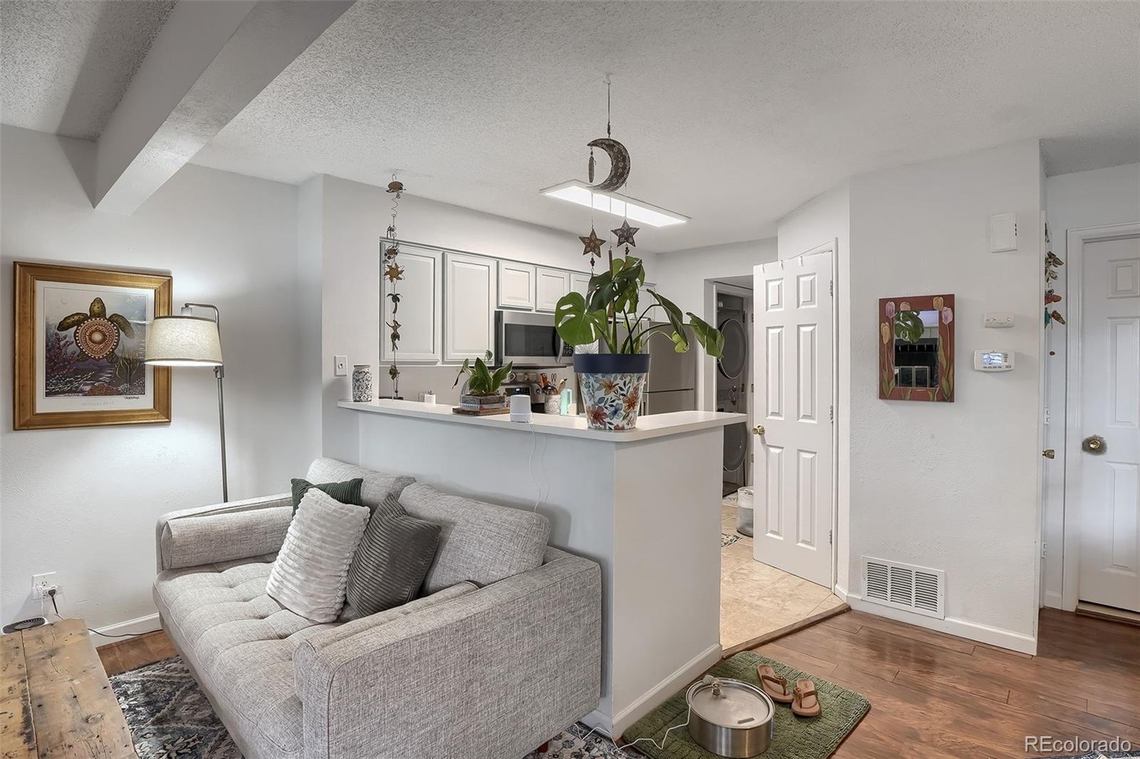 MLS Image #10 for 980 s dahlia street,glendale, Colorado