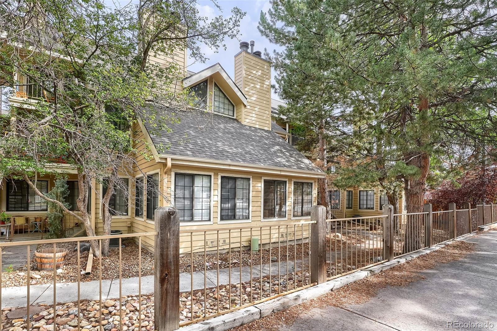 MLS Image #2 for 980 s dahlia street,glendale, Colorado