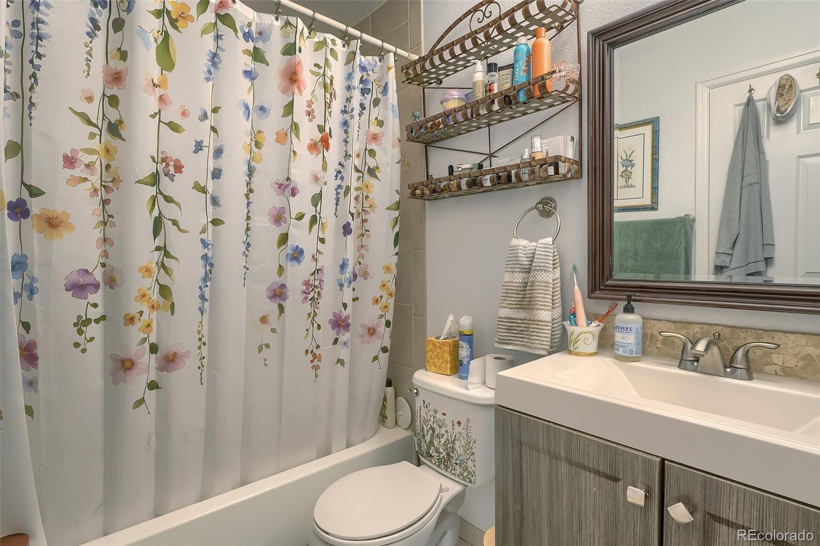 MLS Image #20 for 980 s dahlia street,glendale, Colorado