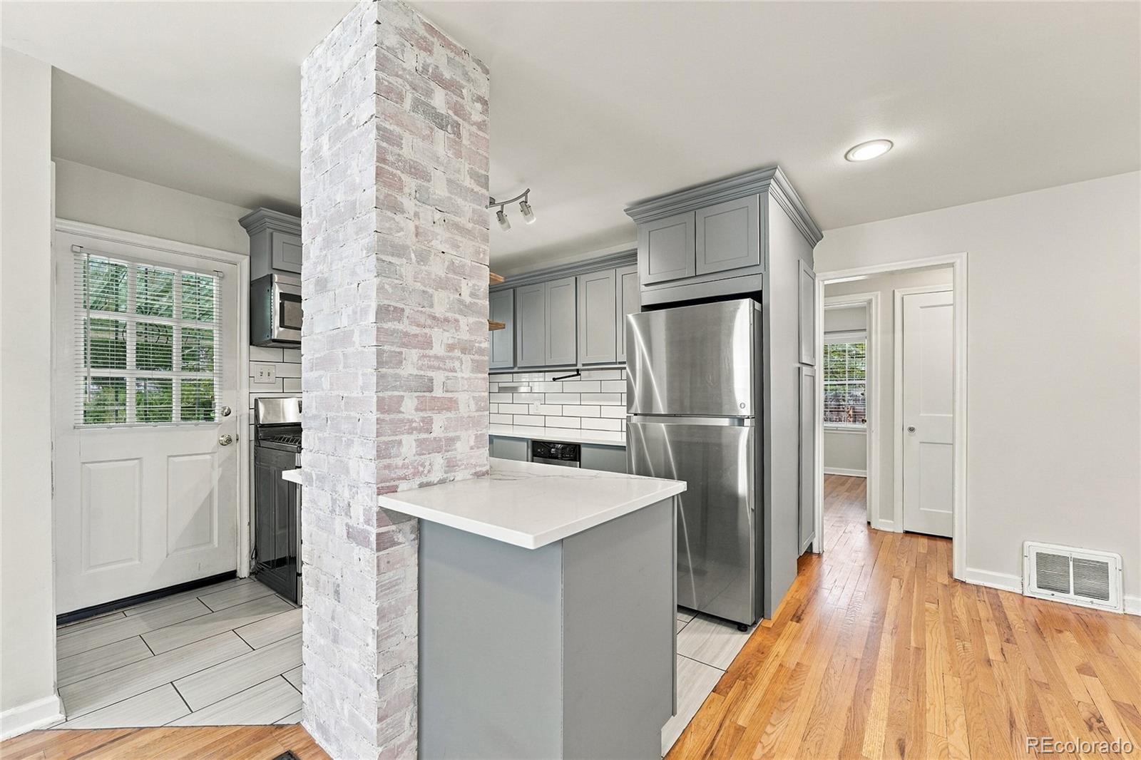MLS Image #10 for 3105 n fillmore street,denver, Colorado
