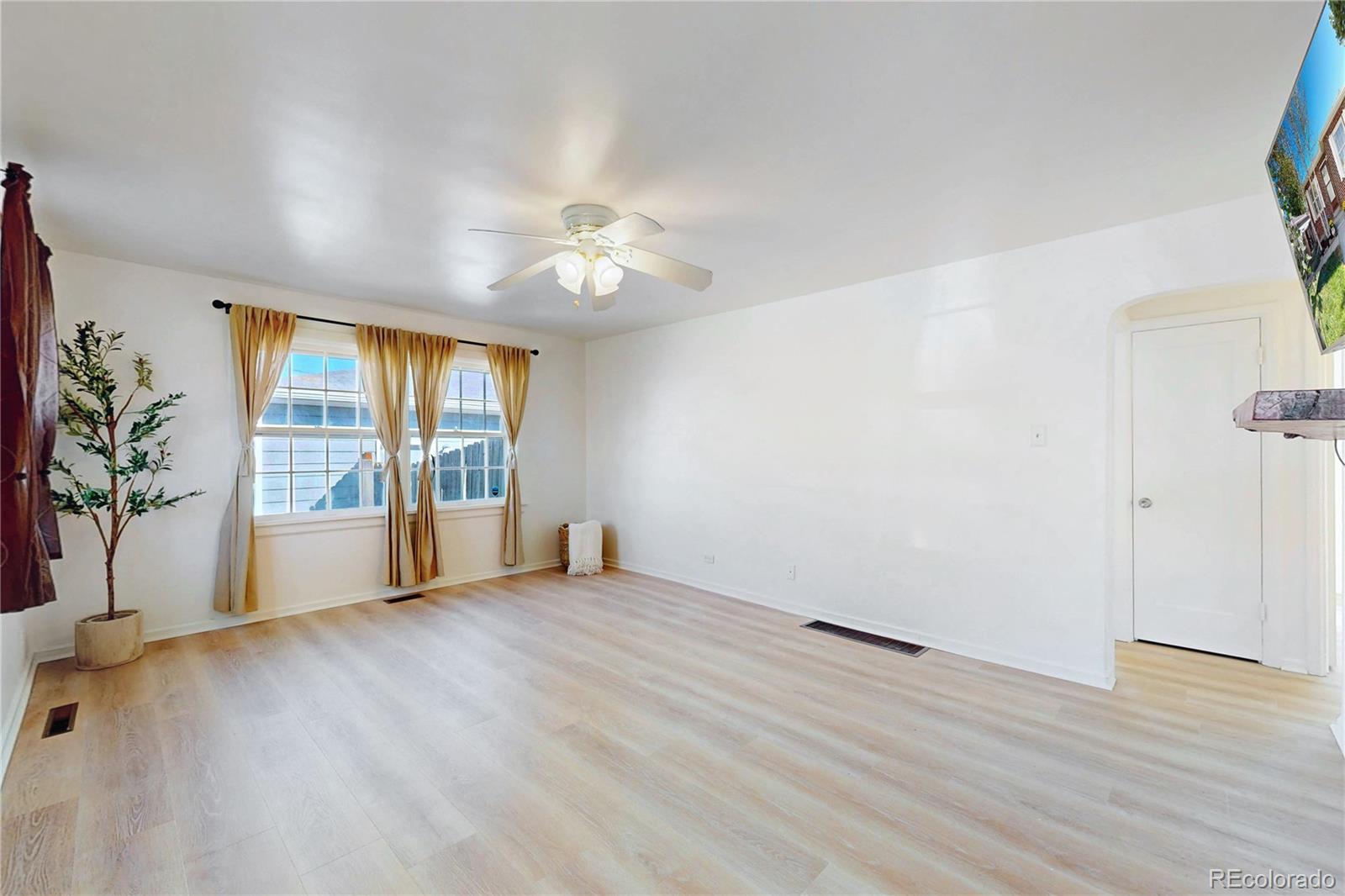 MLS Image #6 for 2810 s bryant street,denver, Colorado