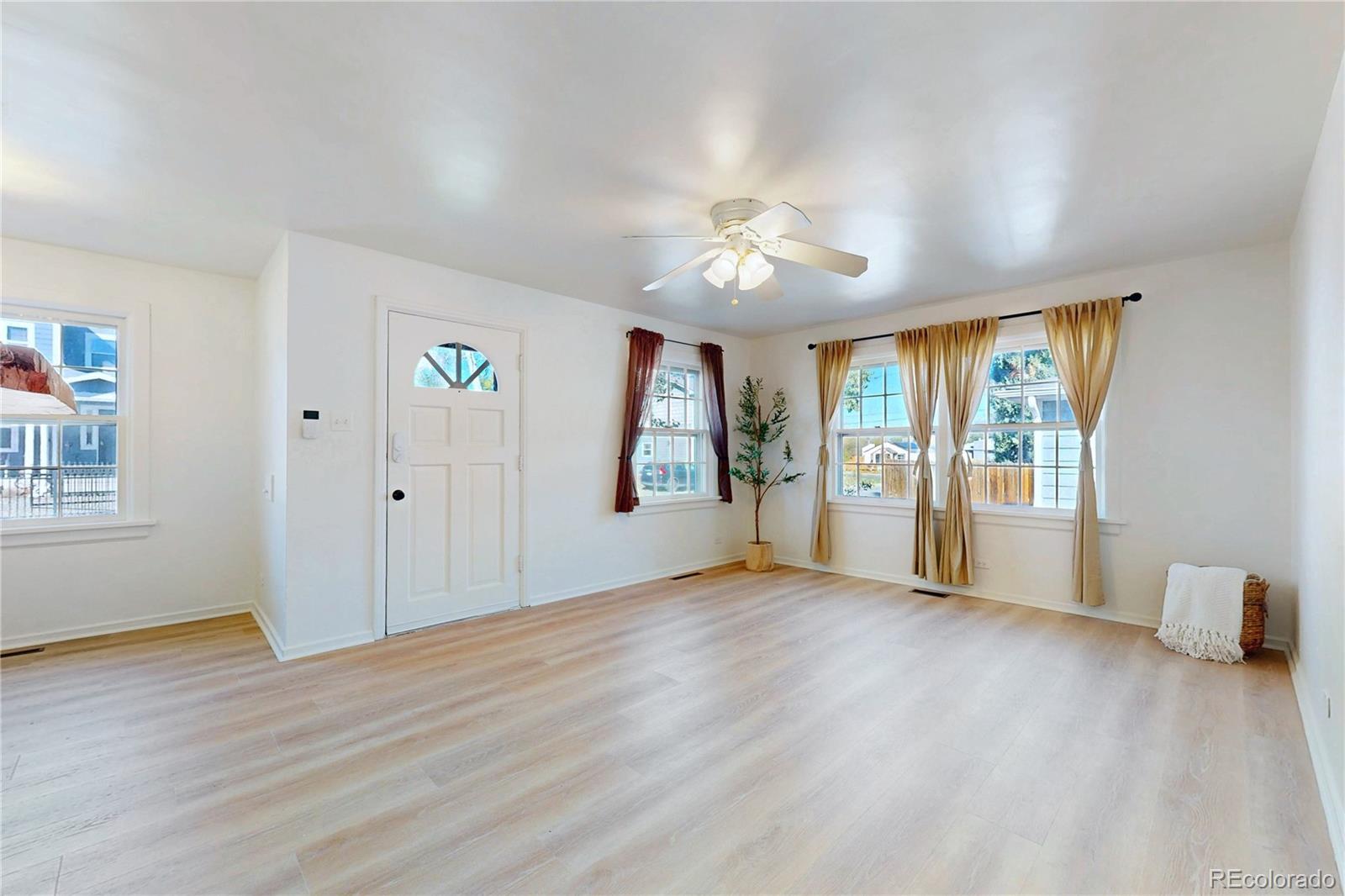MLS Image #8 for 2810 s bryant street,denver, Colorado
