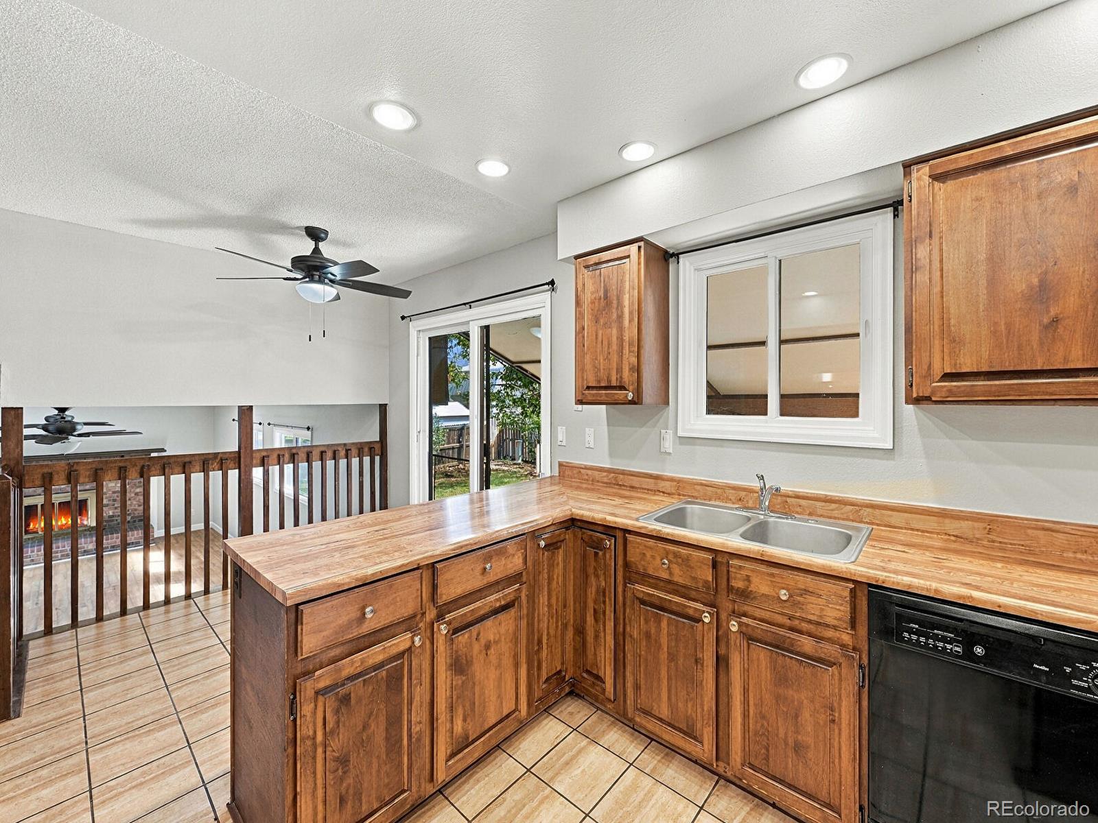 MLS Image #11 for 11052 e ohio place,aurora, Colorado