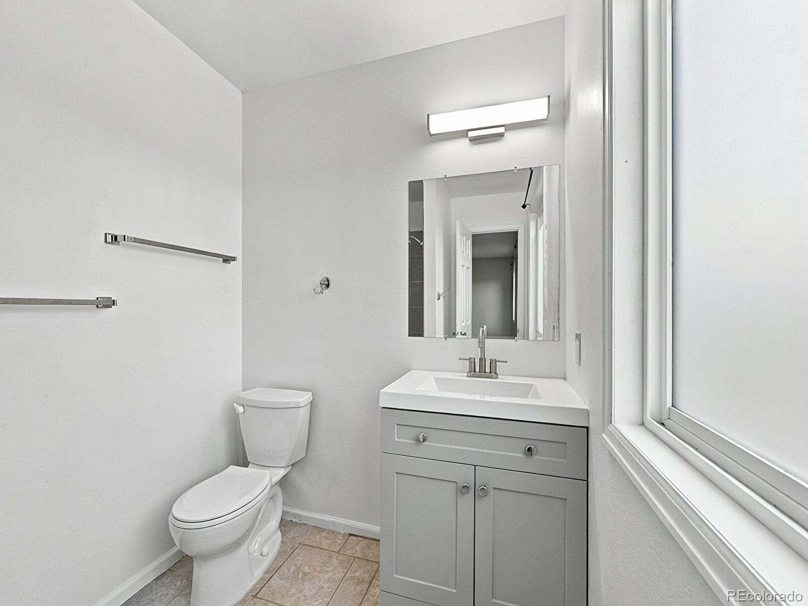 MLS Image #15 for 11052 e ohio place,aurora, Colorado