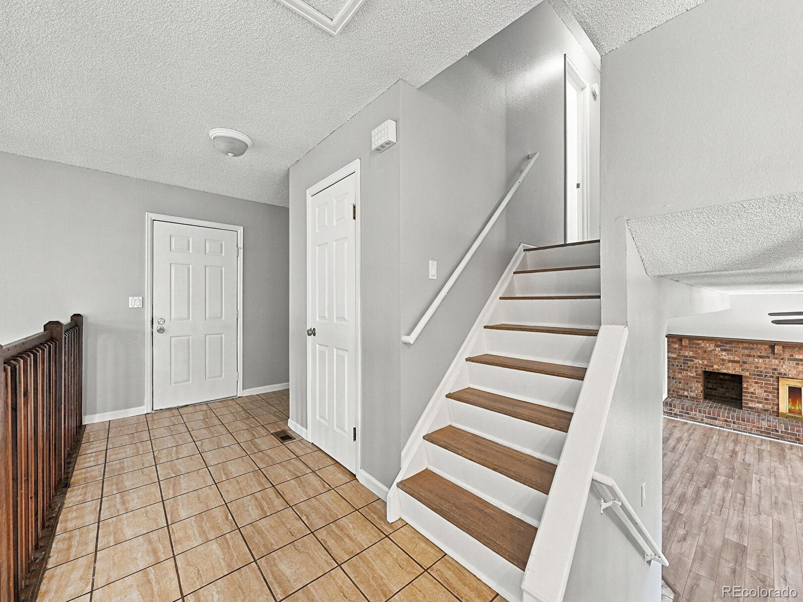 MLS Image #3 for 11052 e ohio place,aurora, Colorado