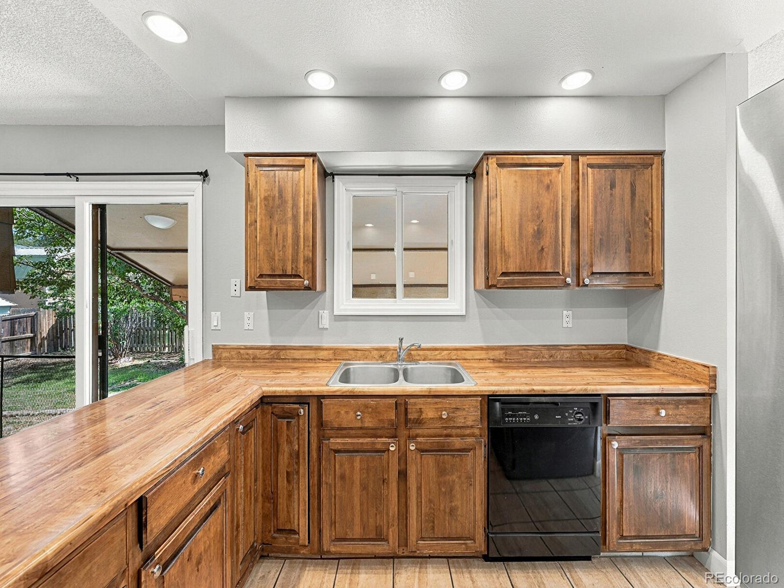 MLS Image #9 for 11052 e ohio place,aurora, Colorado