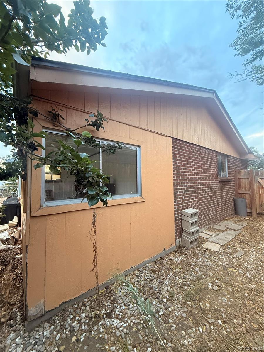 MLS Image #3 for 2576 s flower street,lakewood, Colorado