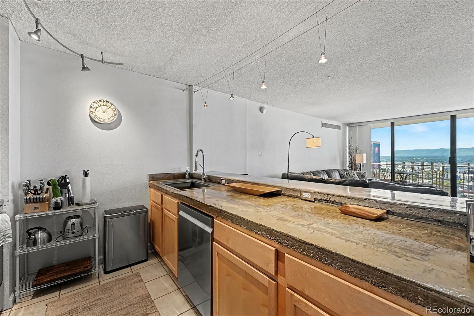 MLS Image #8 for 1020  15th street 33a,denver, Colorado
