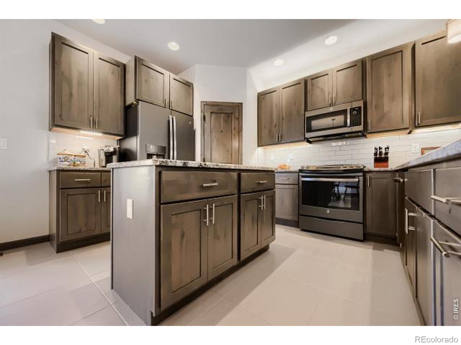 MLS Image #21 for 820  13th street,berthoud, Colorado