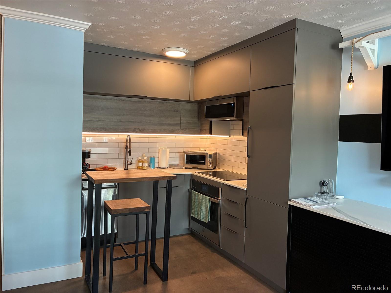 MLS Image #10 for 830 n sherman street 204,denver, Colorado