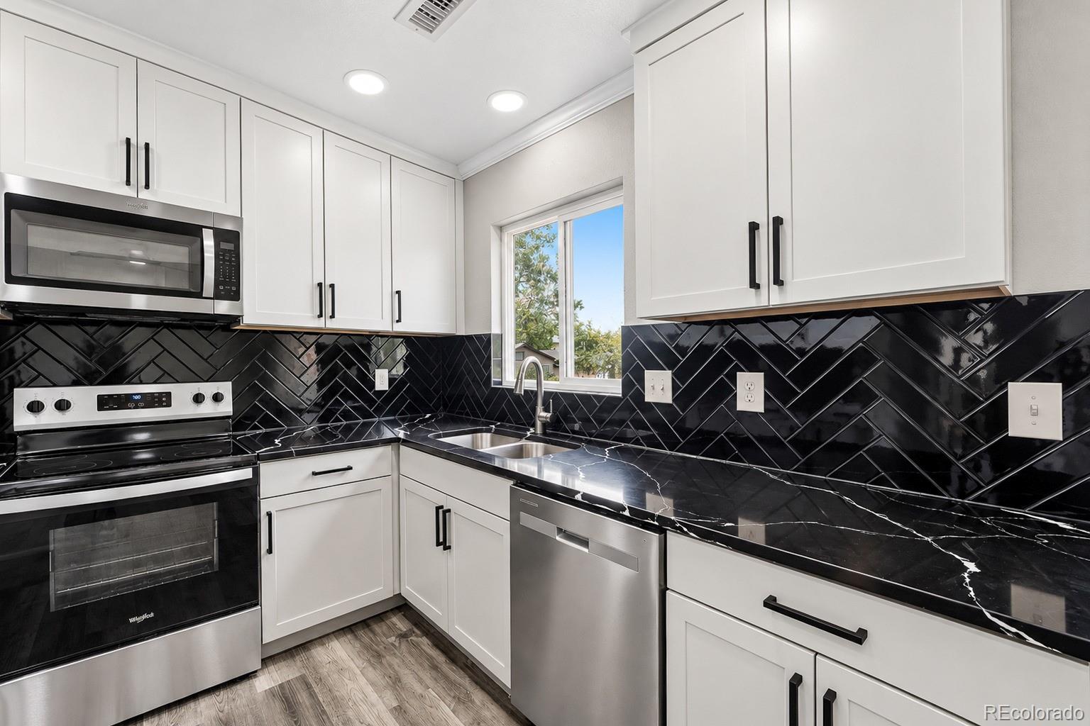 MLS Image #4 for 3803 s ouray way,aurora, Colorado
