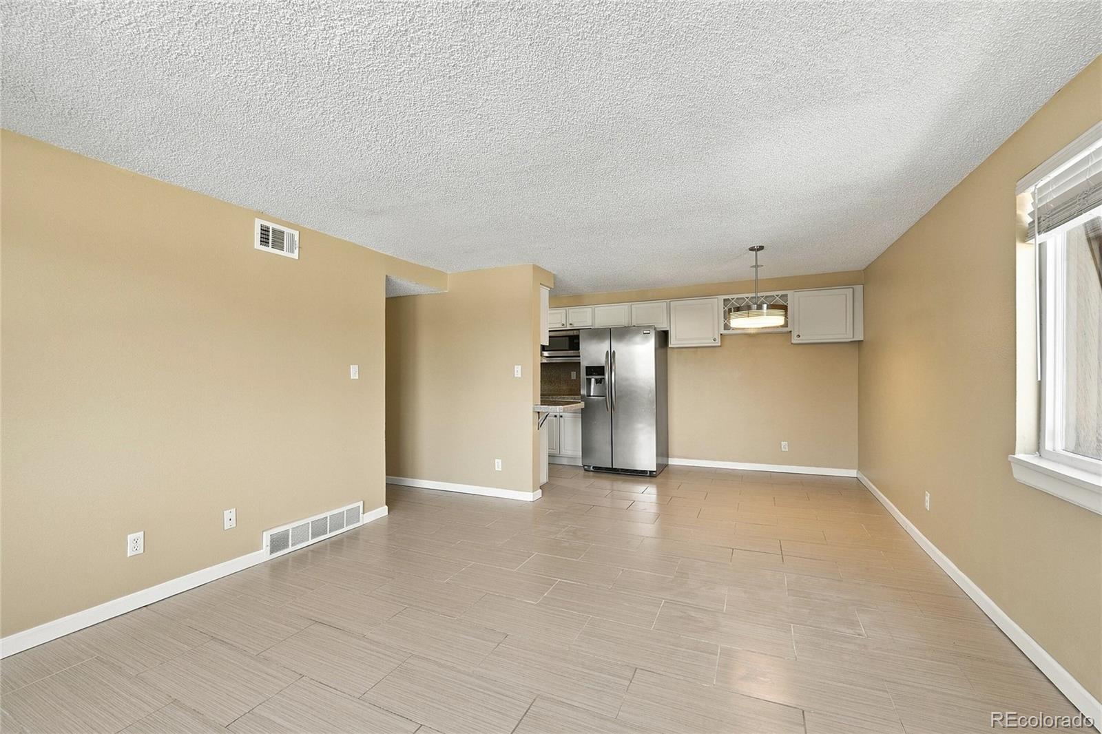 MLS Image #2 for 130 e highline circle 301,centennial, Colorado