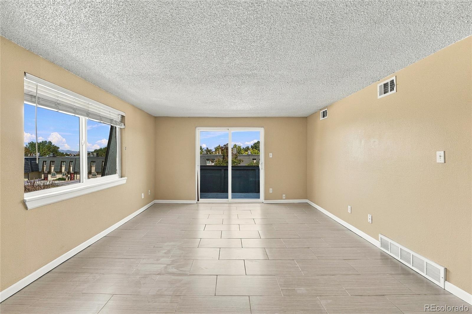 MLS Image #3 for 130 e highline circle 301,centennial, Colorado