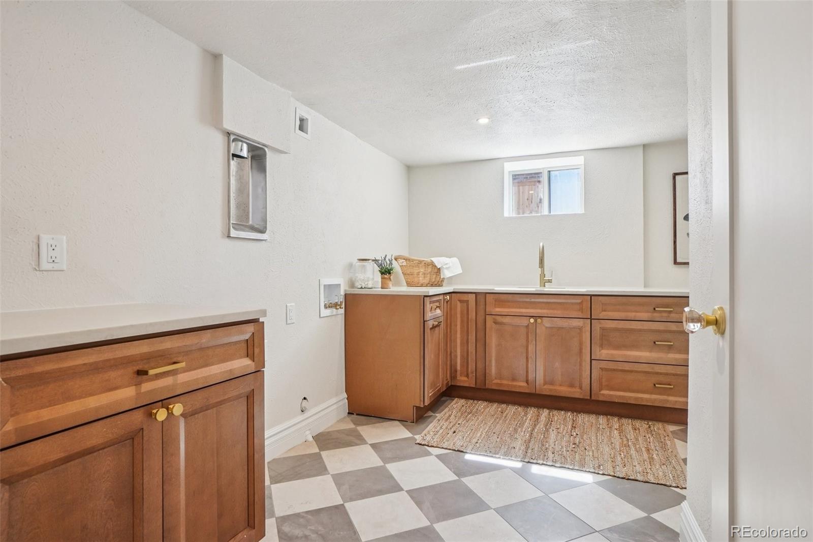 MLS Image #29 for 1650 s lincoln street,denver, Colorado