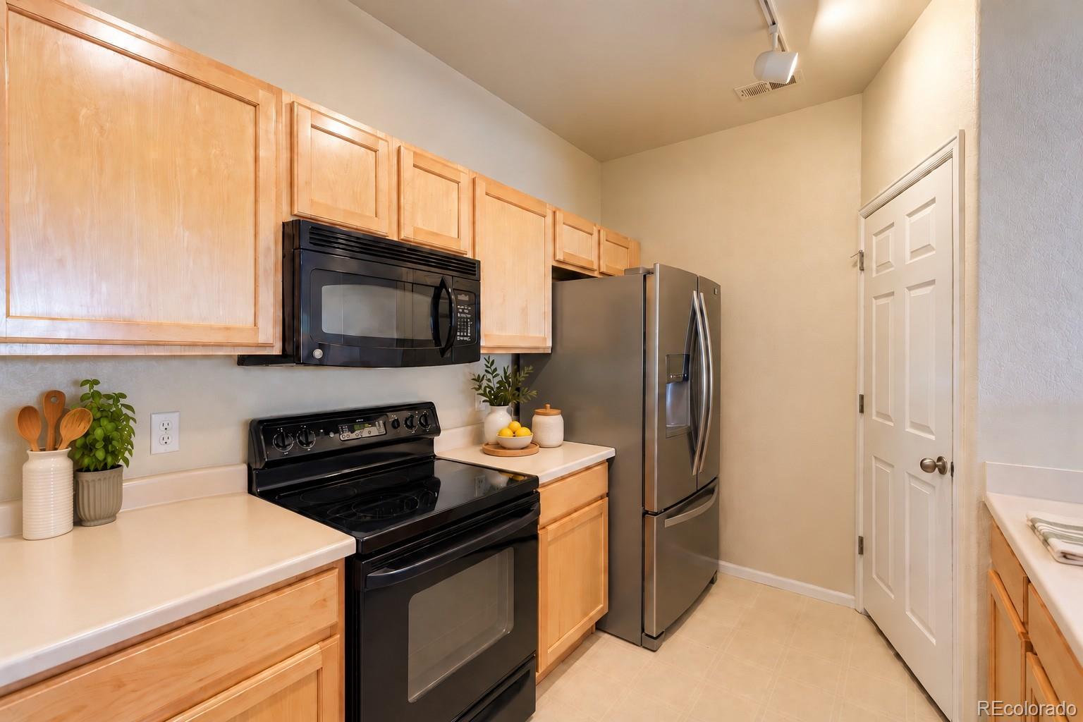 MLS Image #5 for 5255  memphis street,denver, Colorado