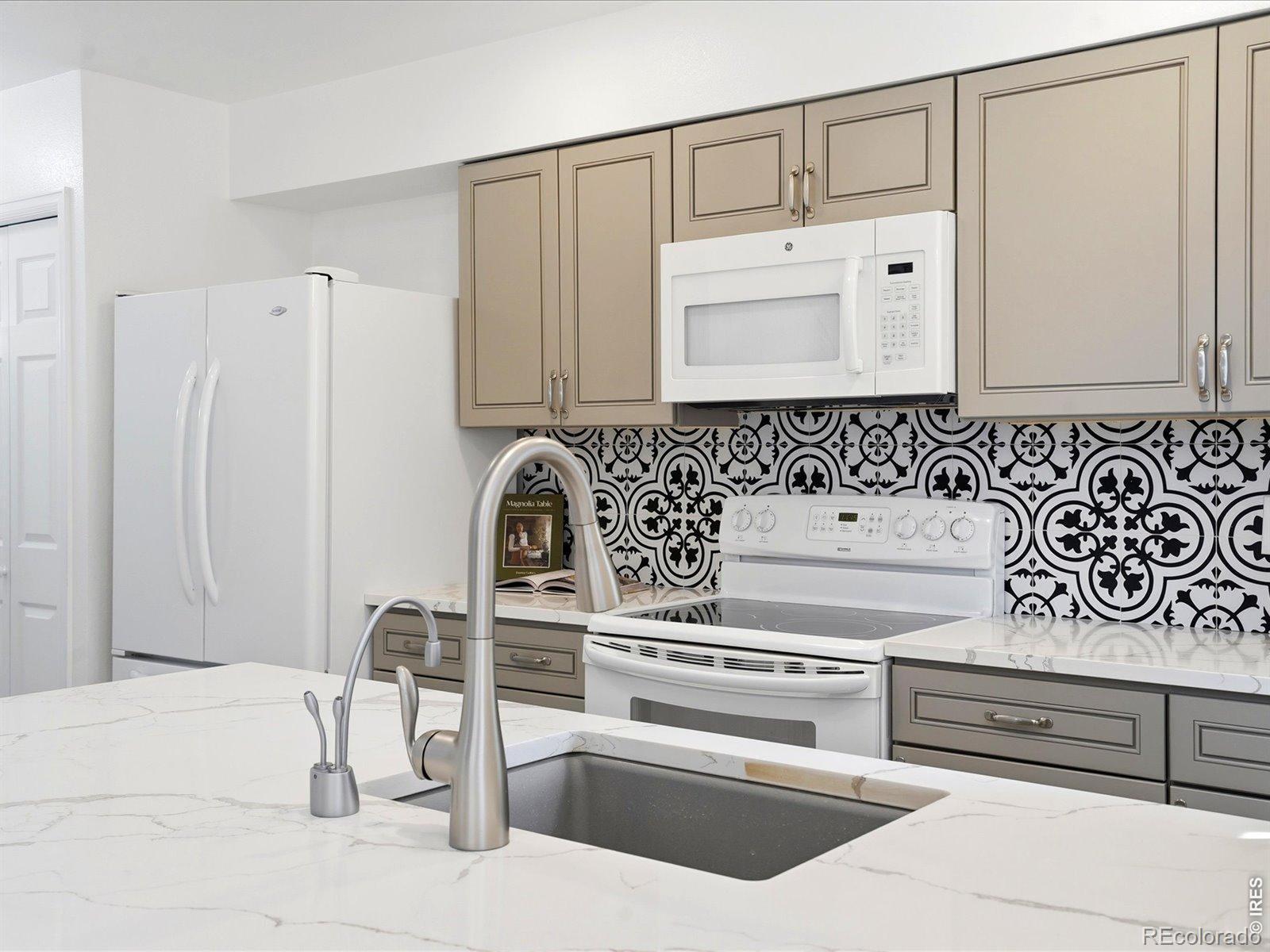 MLS Image #6 for 8386 w 87th drive,arvada, Colorado