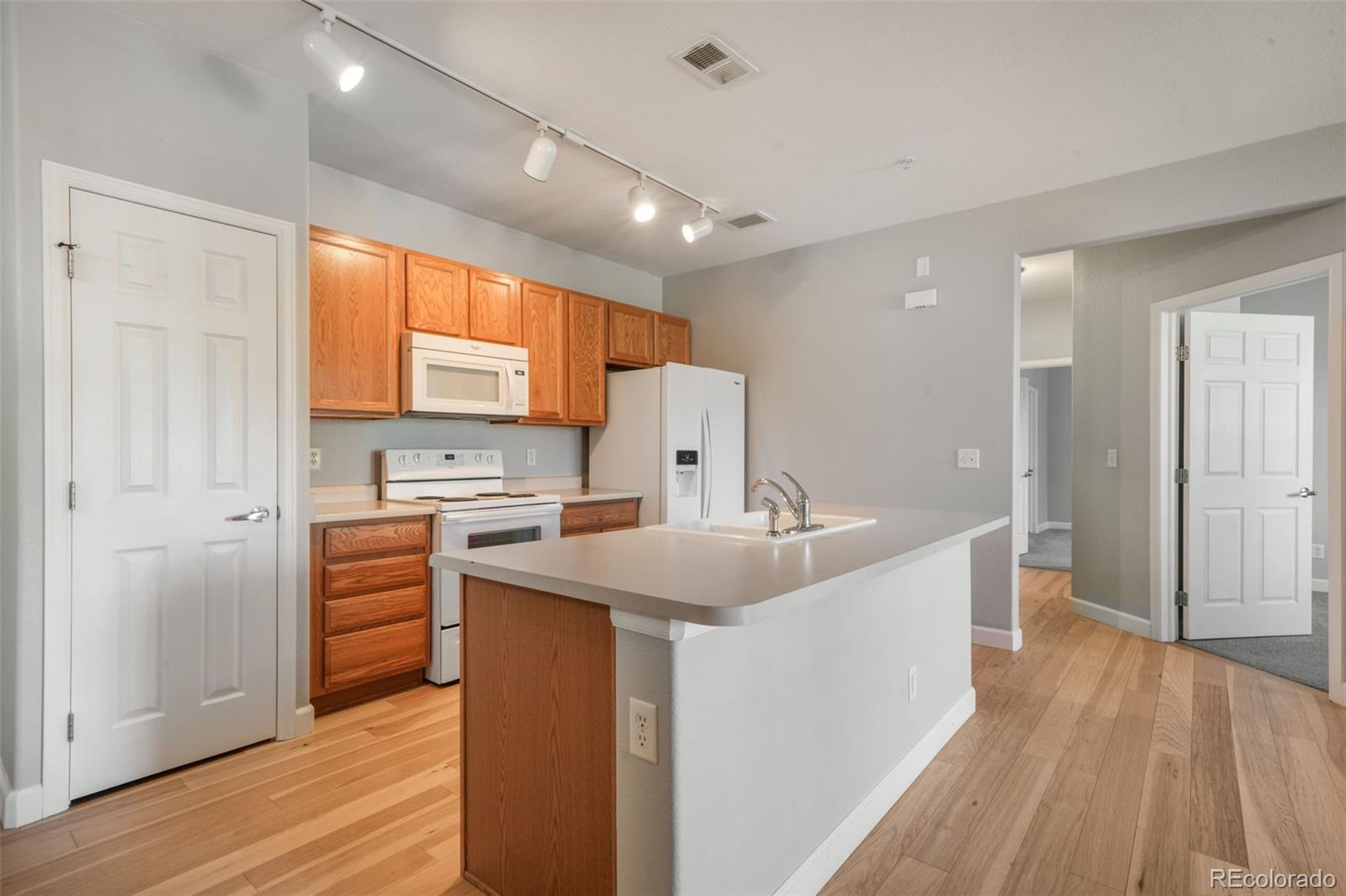 MLS Image #11 for 19303 e college drive,aurora, Colorado